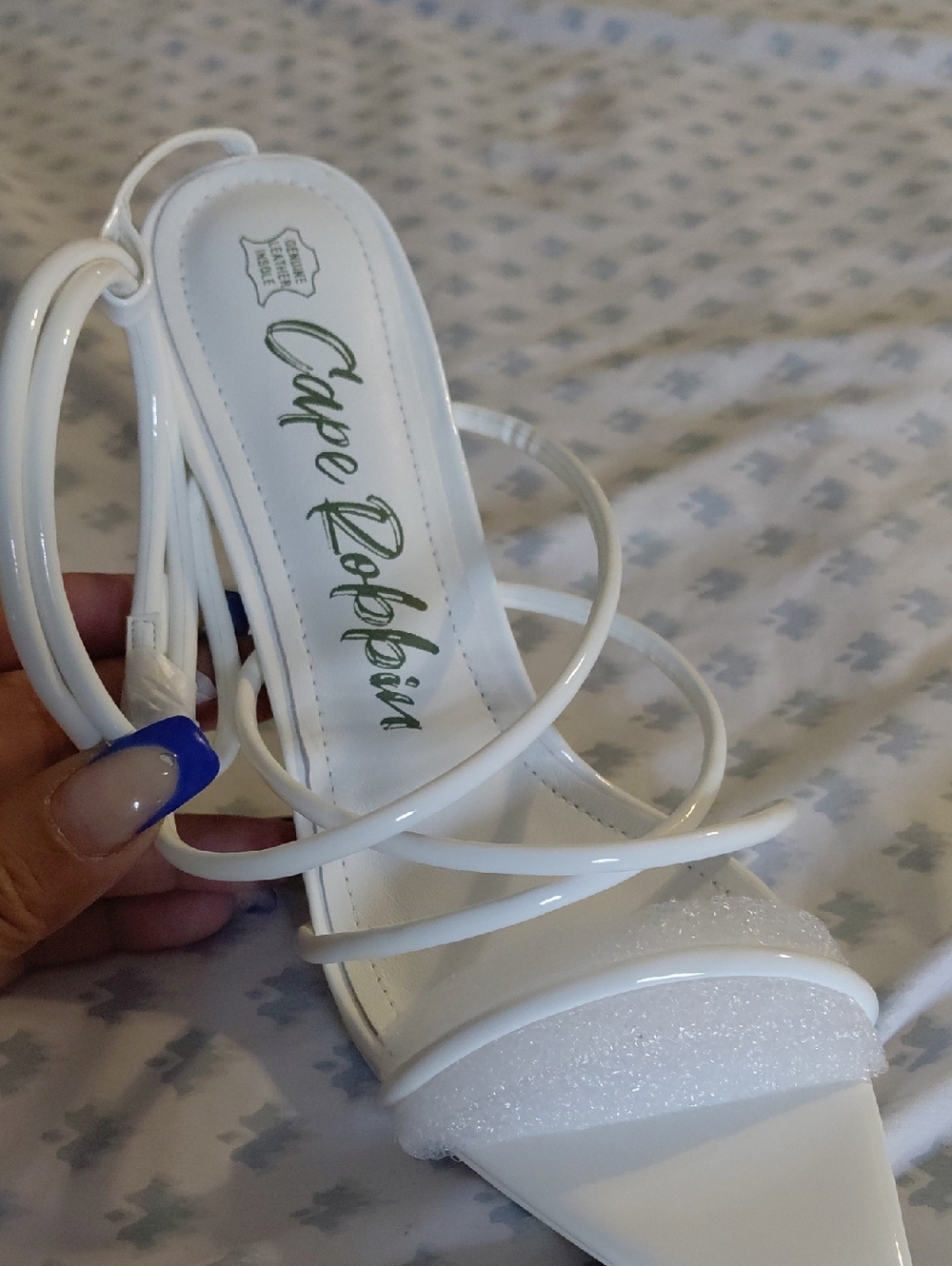 Cape Robbin White Strappy Patent Heeled Sandals - Picture 5 of 15